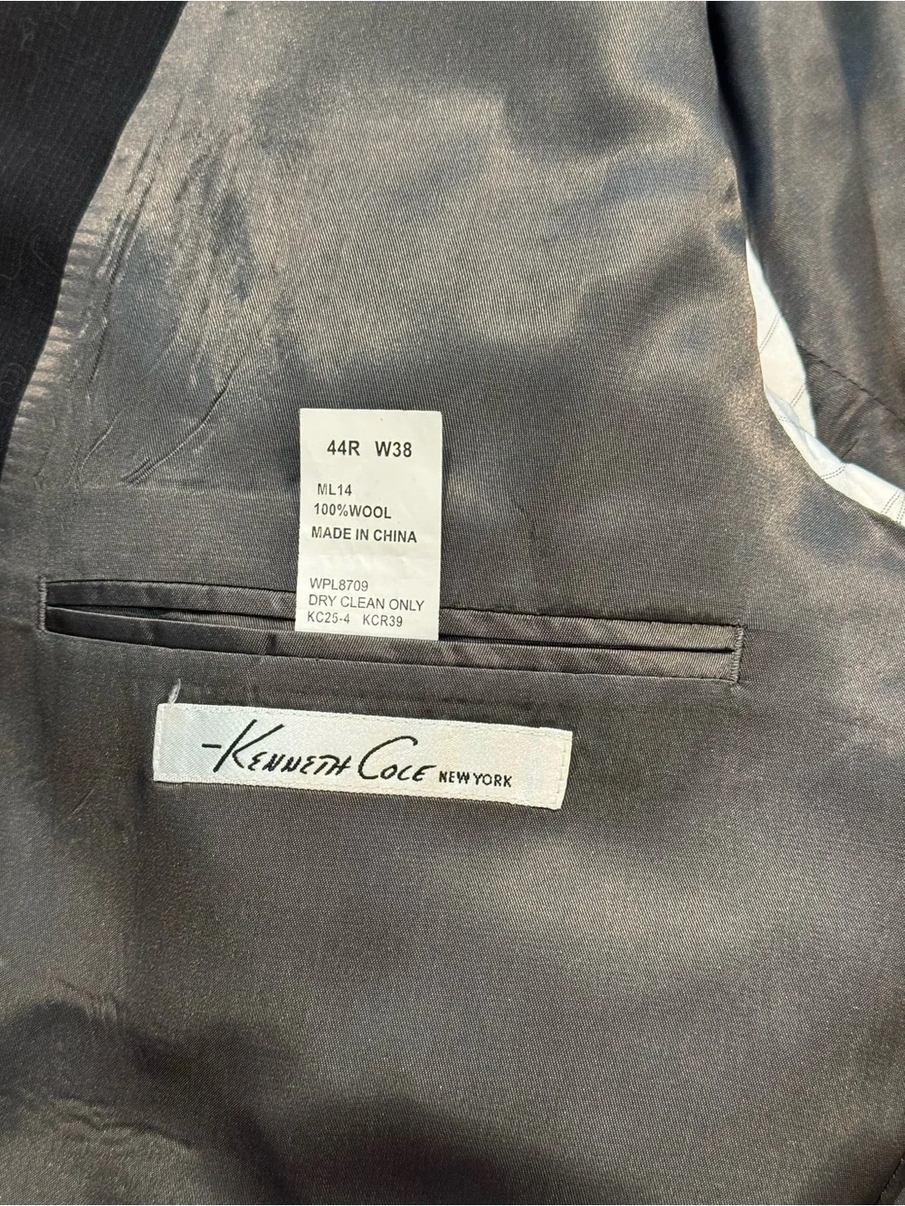 Kenneth Cole New York Gray Pinstripe 100% Wool 2-Button Suit Jacket 44R